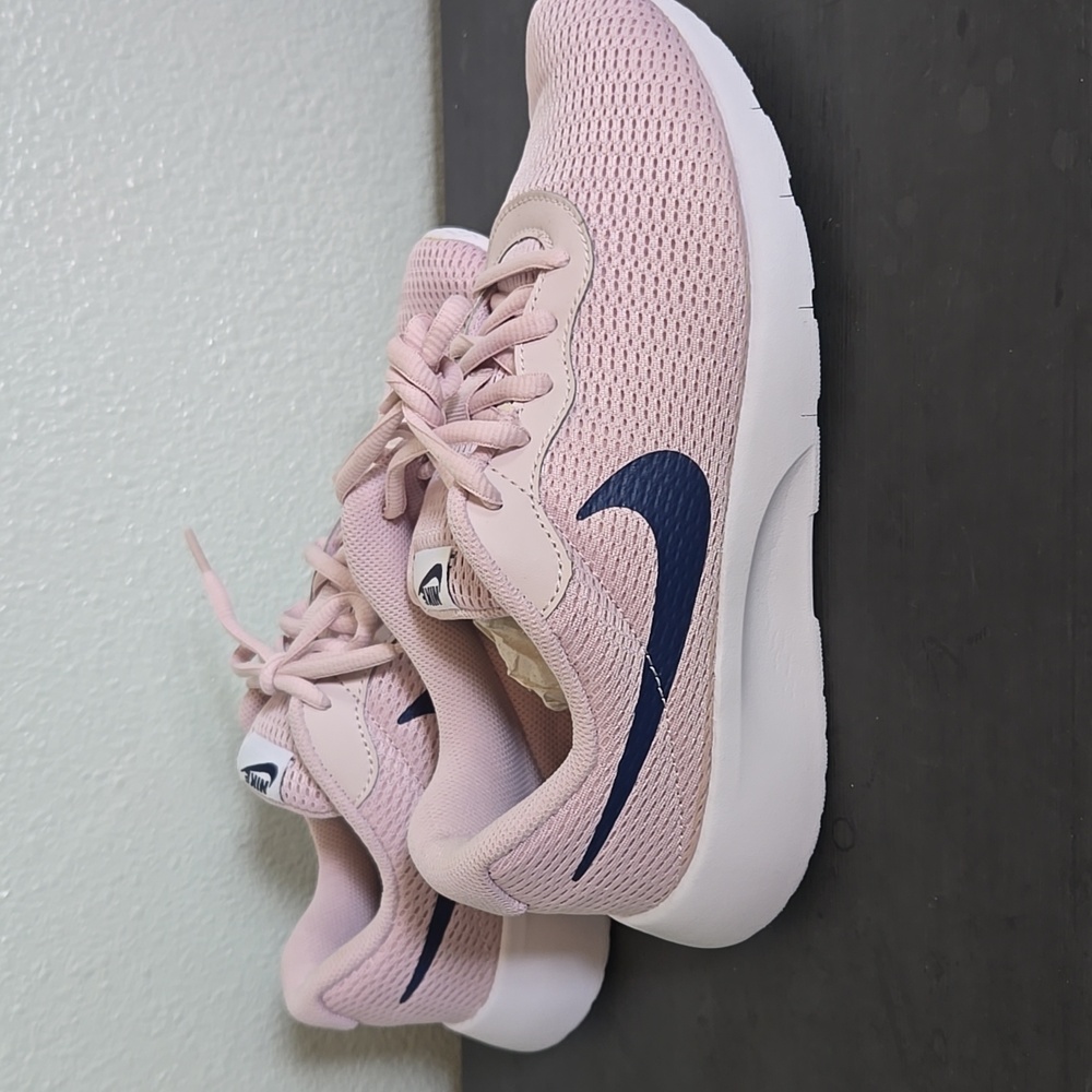 Nike | NIB Kids Barely Rose & Navy Tanjun Sneakers Size 6.5 - Picture 3 of 9